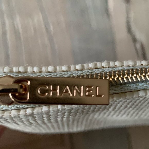 Chanel Woven Paper Wheat Pouch with Zipper - Picture 2 of 7